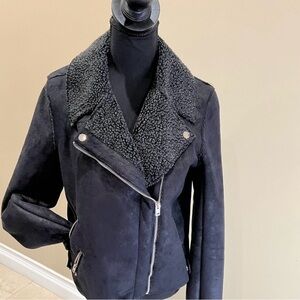 American Eagle 🦅 Outfitters Faux shearling jacket